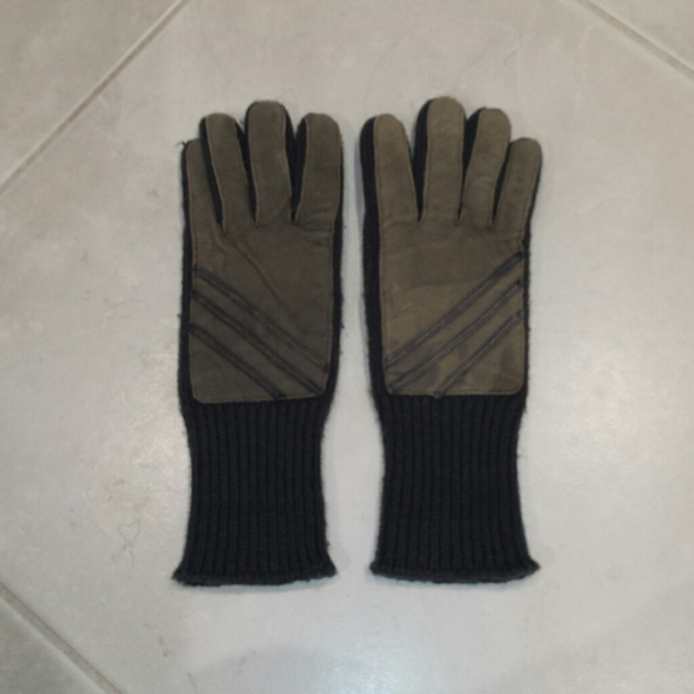 Ladies small gloves